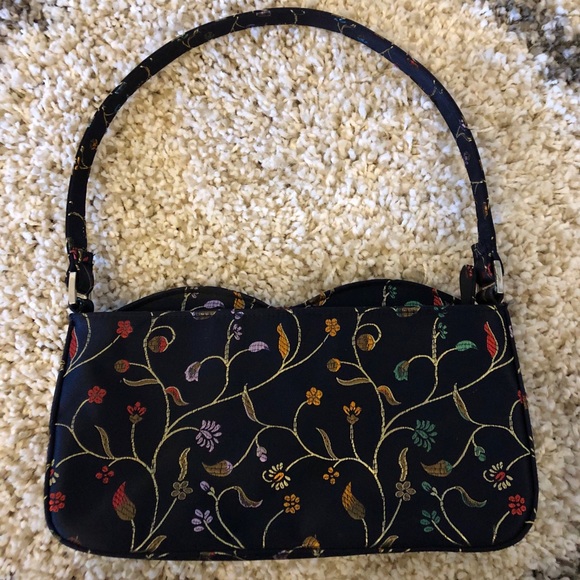 Cute Bustier Shaped Floral Embroidered Han… - Picture 3 of 7